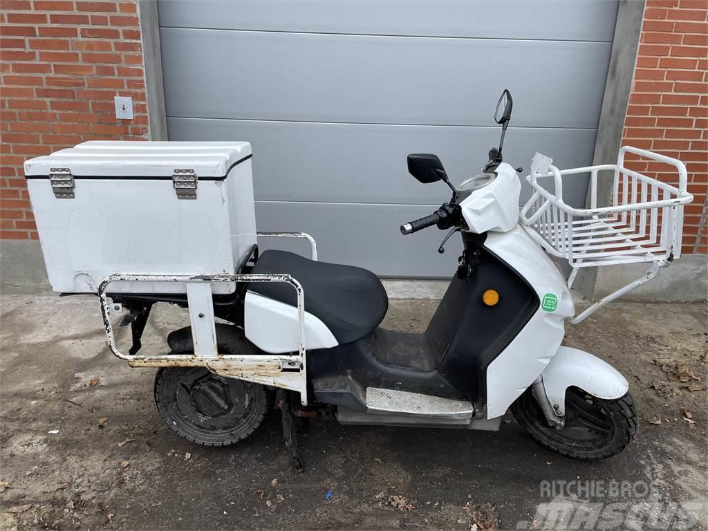  El-scooter V-Moto E-max, German Engineering, Itali Ostale komponente za građevinarstvo
