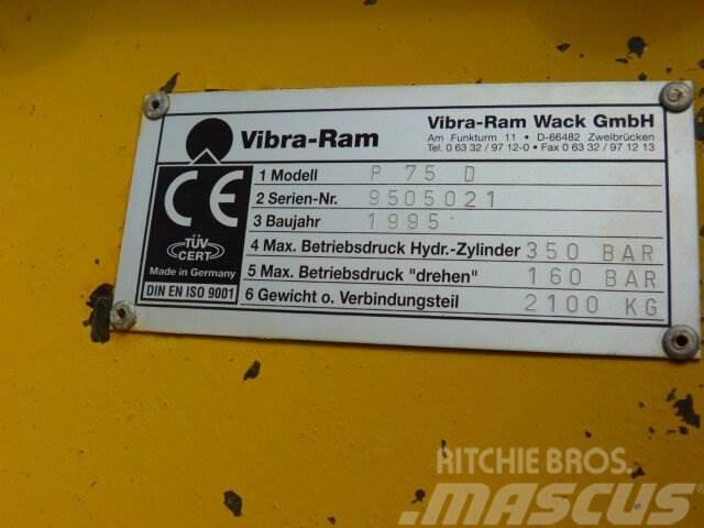 Komatsu Vibra-Ram P 75 D / Lehnhoff MS 25 / 2100 kg Bageri guseničari