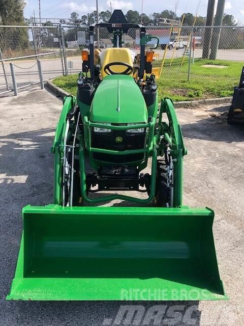 John Deere 2025R TLB Manji traktori