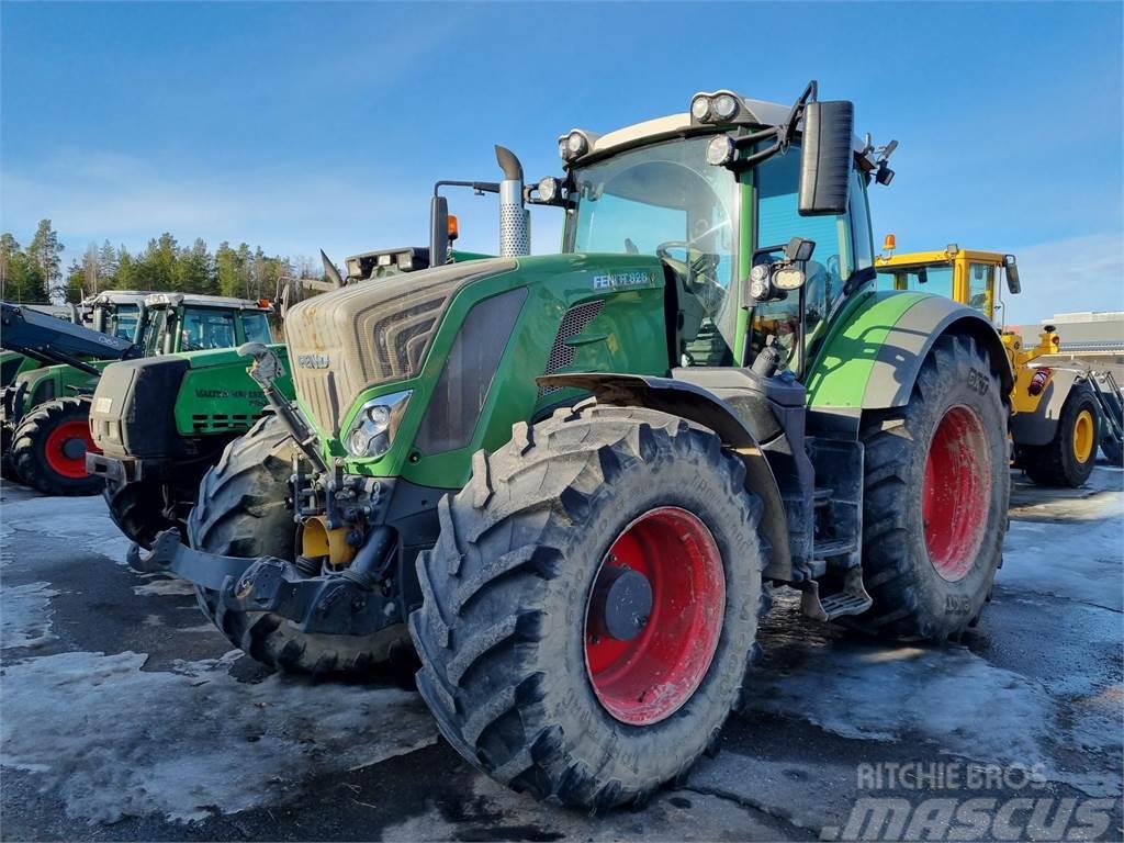 Fendt 828 VARIO S4 Traktori