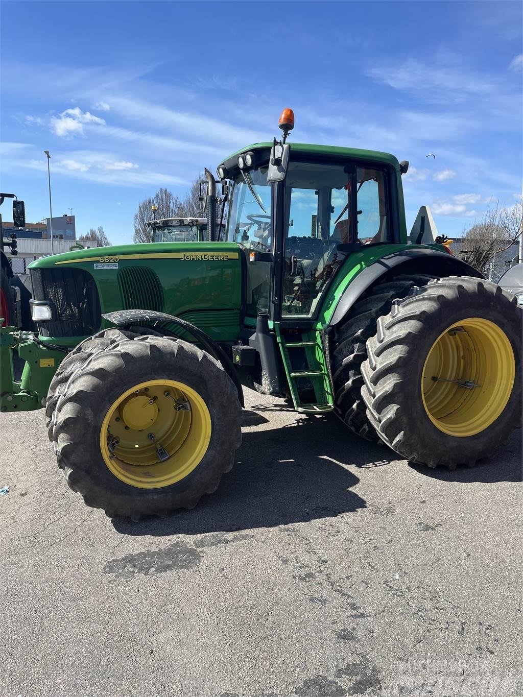 John Deere 6820 +FL Traktori