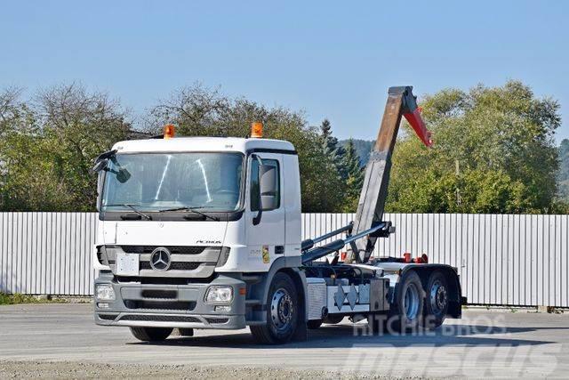 Mercedes-Benz ACTROS 2544 Abrollkipper * Top Zustand! Rol kiper kamioni sa kukom za podizanje tereta